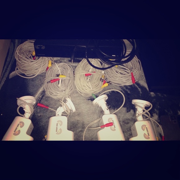 4 camera system nite owl cam set, 32" TV , tablet - Picture 1 of 7